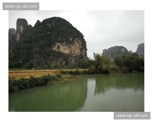 《从众神之光到绿茵霸主：一场穿越两千年的灵性博弈——雅典vs拜仁》